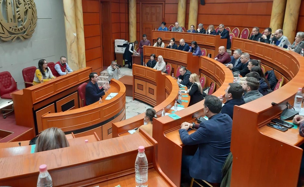 Keshilli Bashkiak miraton projektin e ri Ecole 24: Kurse falas ne teknologji per te rinjte